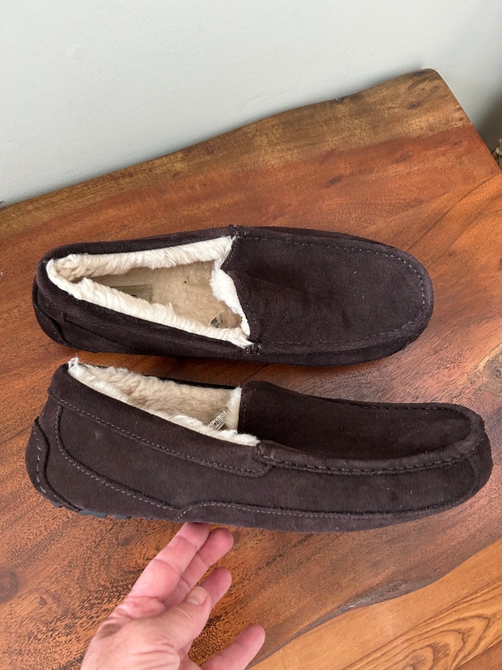 UGG Ascot Suede Slippers hard to find size 14